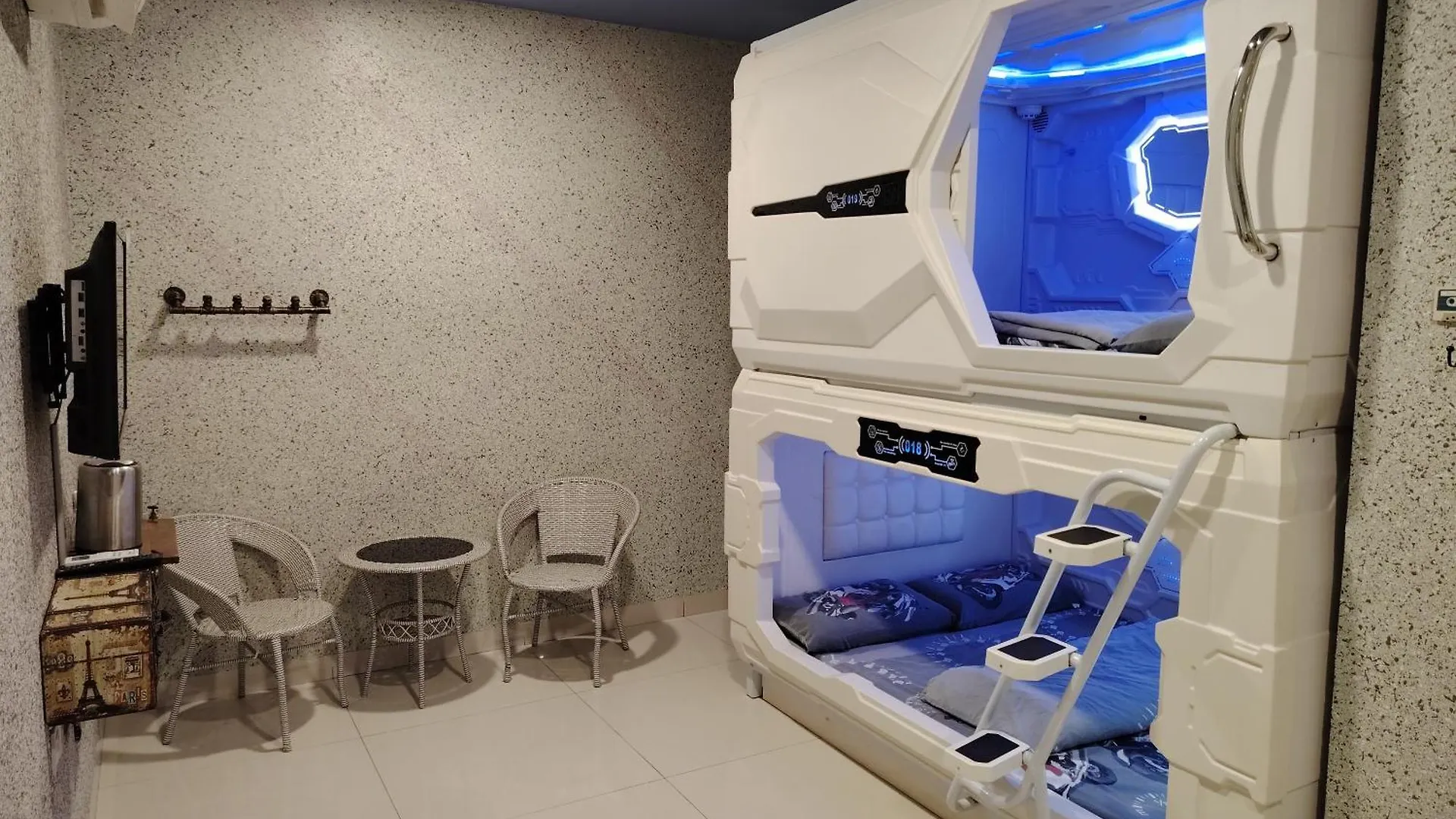 ホームステイ IX Hotel Cempaka 33A - 4 Pax イポー